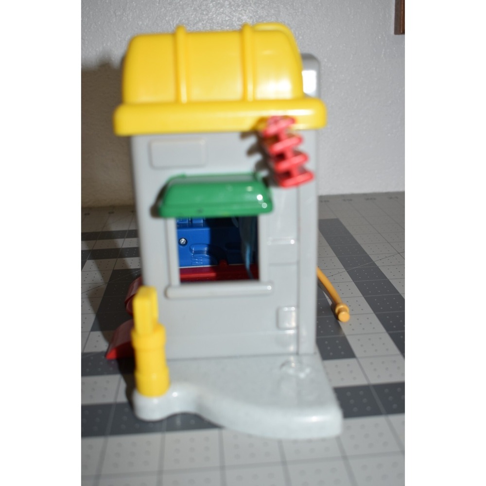 Fisher Price Little People 2002‎ CAR WASH GAS PUMP Garage Town Building Service - Picture 10 of 14
